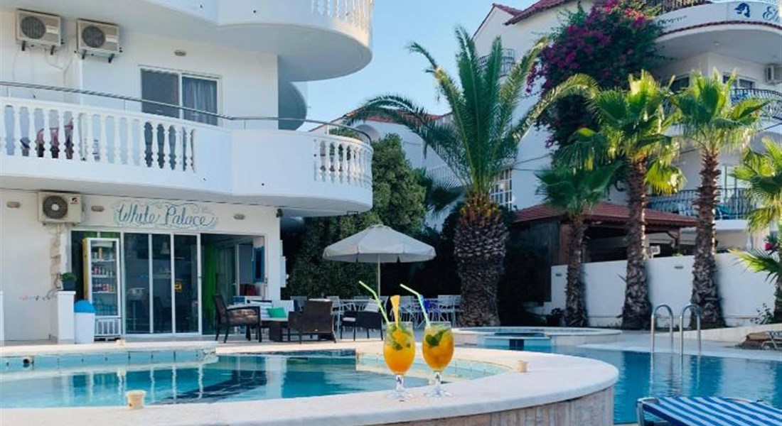 Studia White Palace