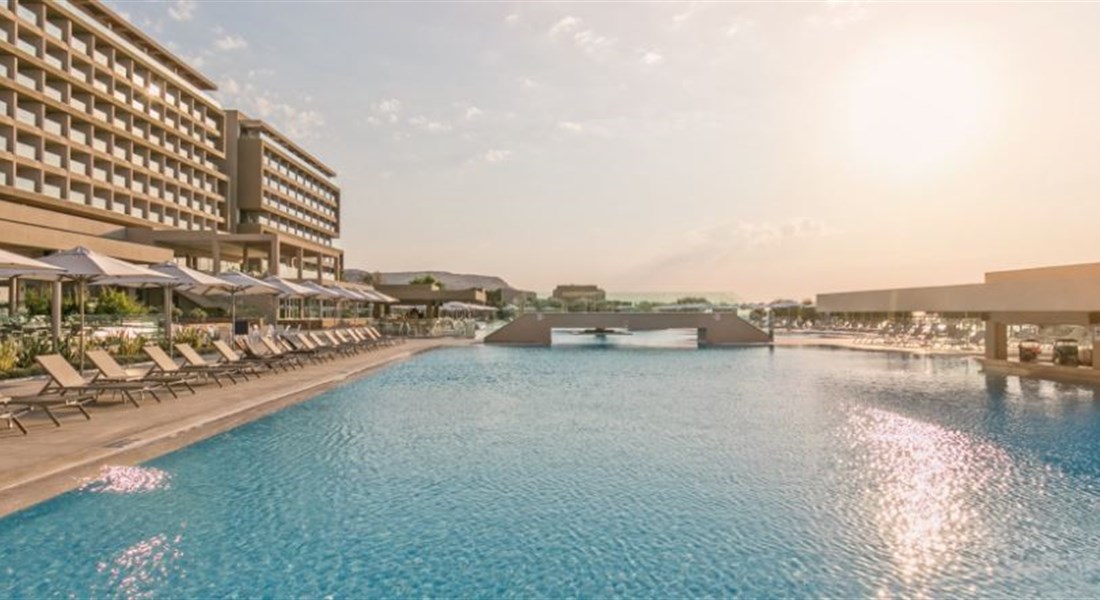 Amada Colossos Resort